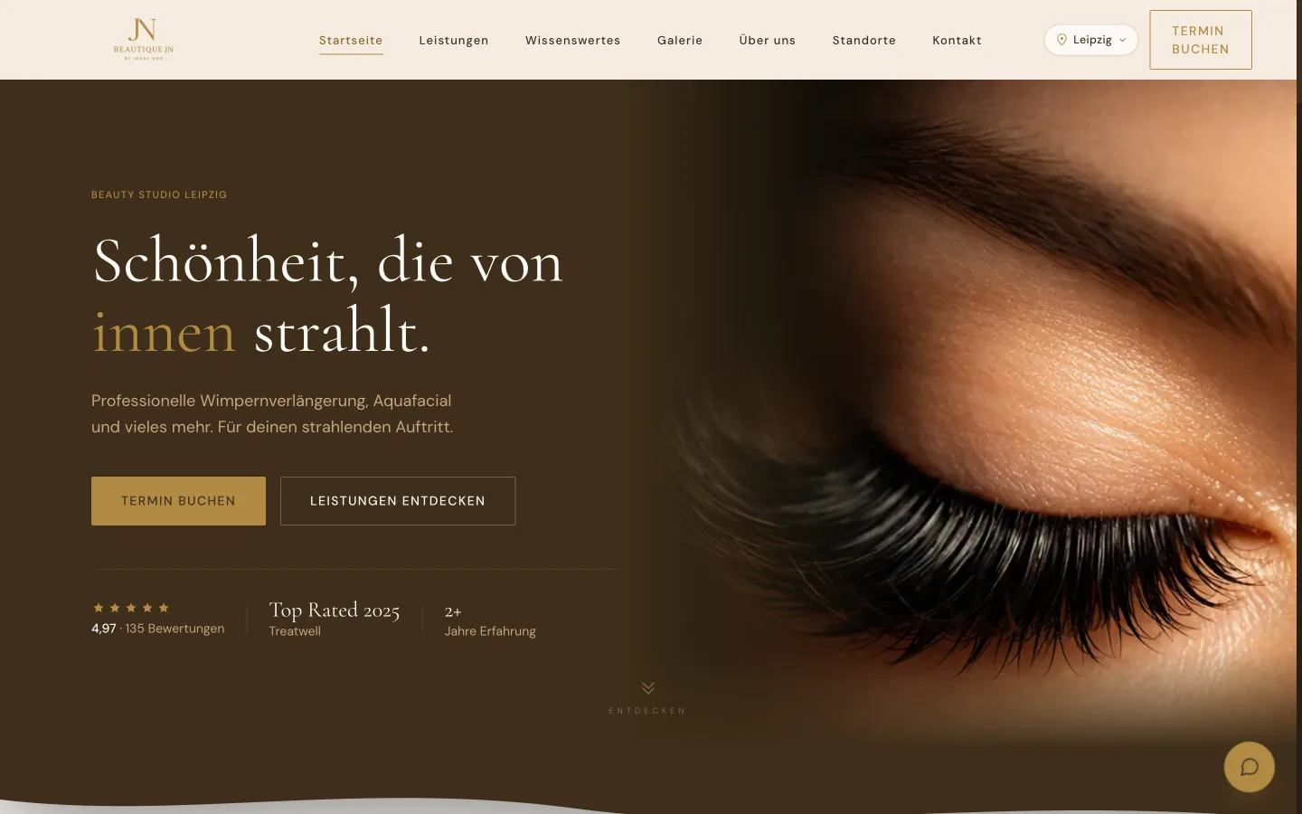 Startseite von Beautique JN am Computer